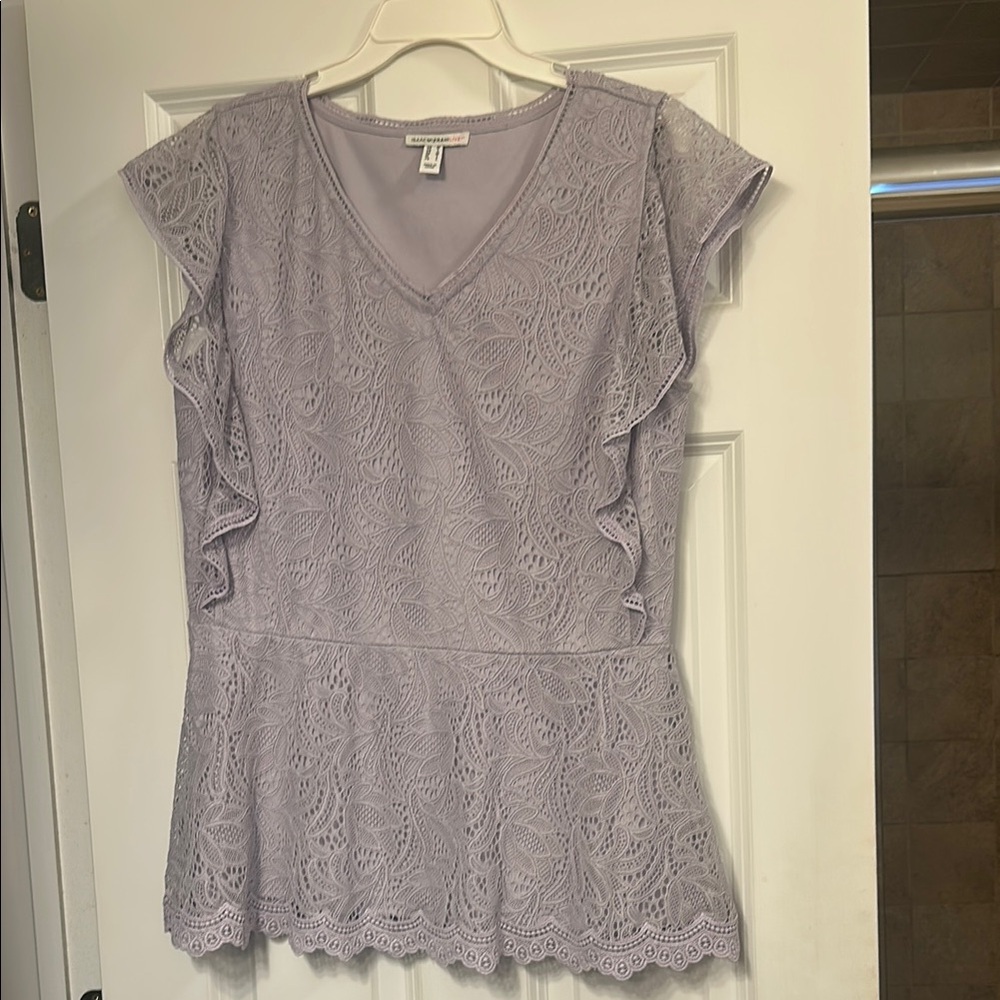 Isaac Mizrahi Lace Flutter Sleeve Blouse in Lavender